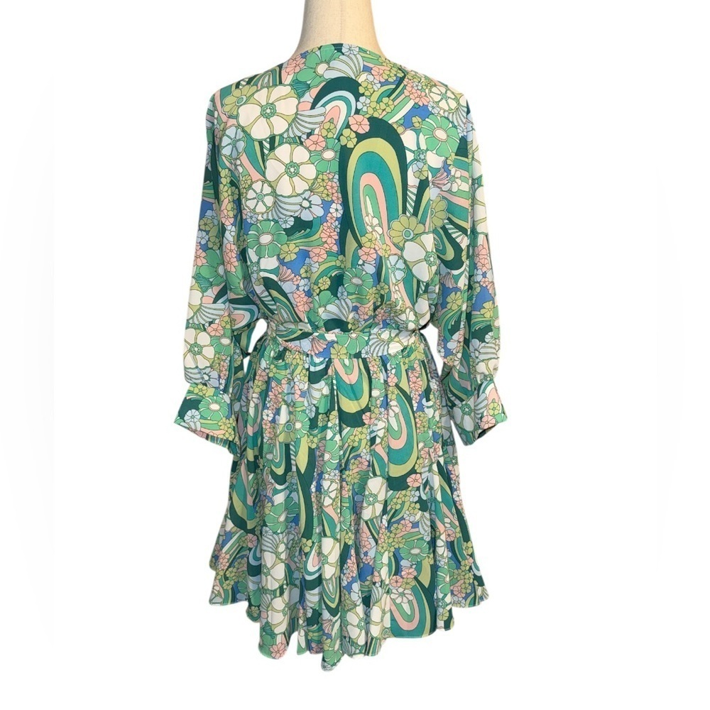 Aakaa Green and White Retro Mini Dress with Bishop Sleeves - Picture 2 of 4